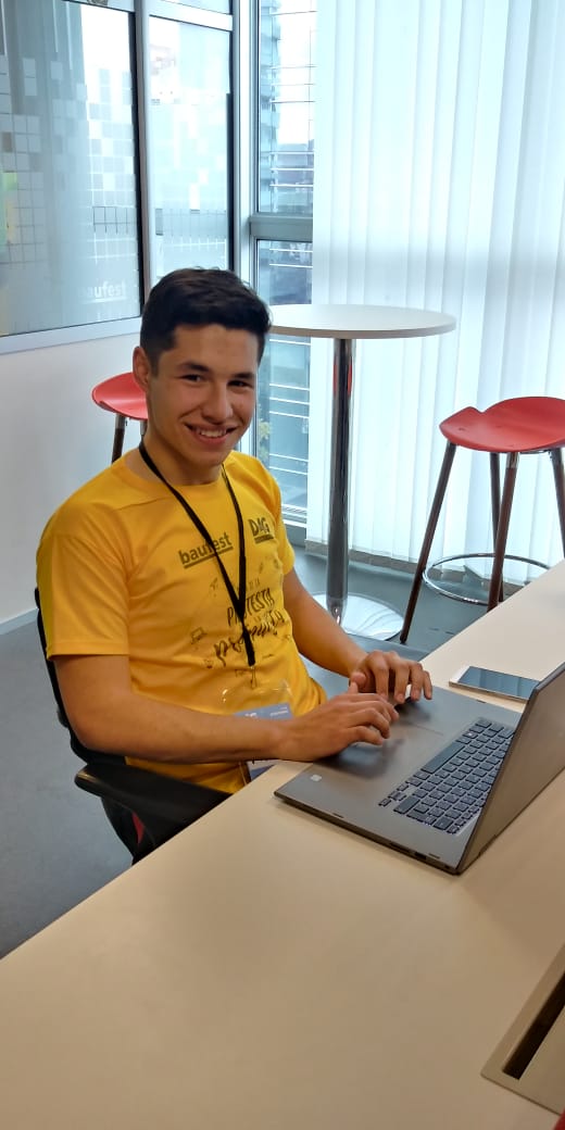 📌 Franco, nuestro programador estrella, desarrollador de #CrESI web. Hoy está brindando sus conocimientos en <a href="/Devs4Good/">Devs4Good</a>