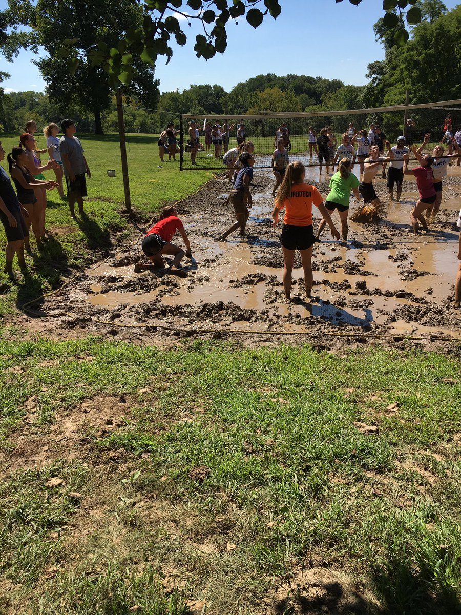 SIUeRHA's tweet photo. 14th Annual RHA Mud Volleyball Tournament!! #SiuerhaMudVball #siuehousing @SIUEHousing https://t.co/N7YojA4Djy