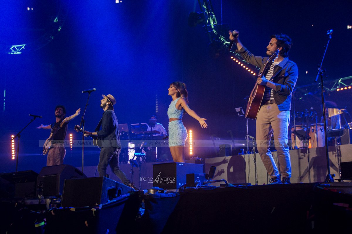 PeriodisticM's tweet photo. @Aitanax 💛 @Aitanax y @MoratBanda deslumbraron al @WiZinkCenter que vibraba junto a ellos en cada acorde #Aitana #Morat #Presiento #ViveDial #ViveDialEnDivinity #ViveDialDivinity #ViveDial2019 @NewsAitana
📸@irealvarezfoto https://t.co/kVyCACgzbU