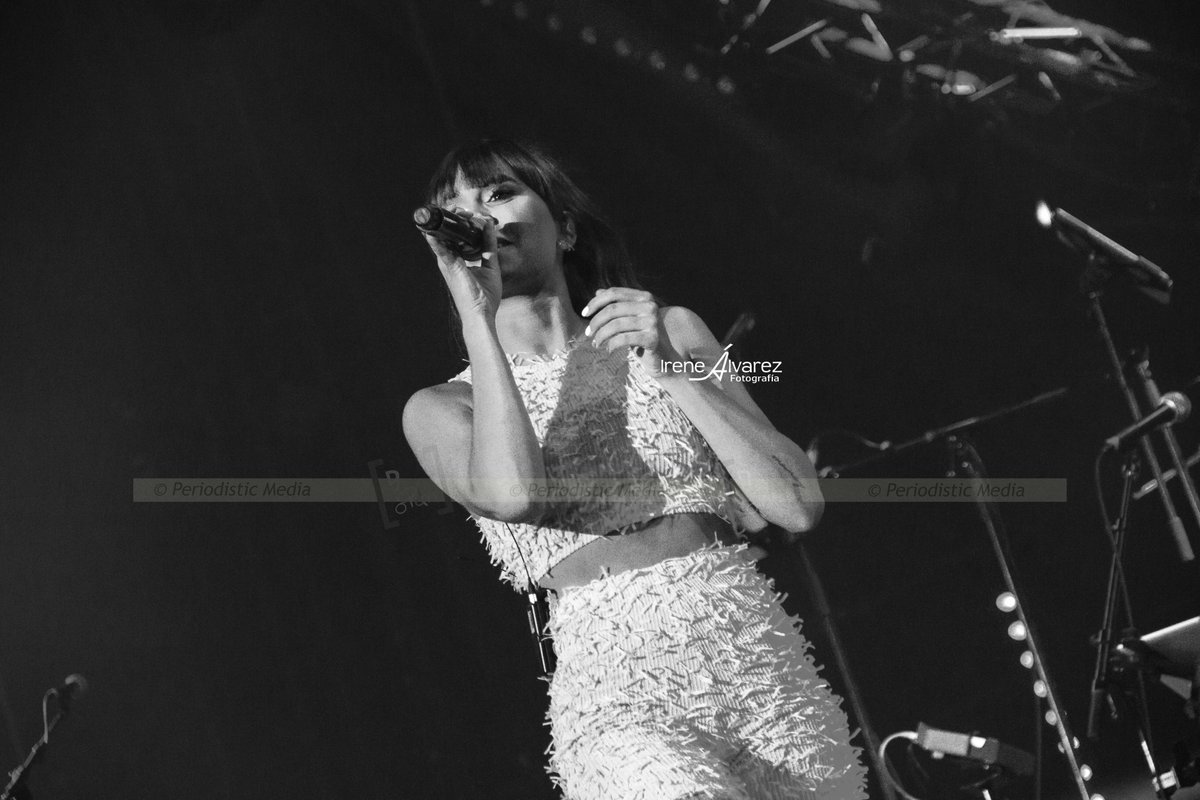 PeriodisticM's tweet photo. @Aitanax 💛 @Aitanax y @MoratBanda deslumbraron al @WiZinkCenter que vibraba junto a ellos en cada acorde #Aitana #Morat #Presiento #ViveDial #ViveDialEnDivinity #ViveDialDivinity #ViveDial2019 @NewsAitana
📸@irealvarezfoto https://t.co/kVyCACgzbU