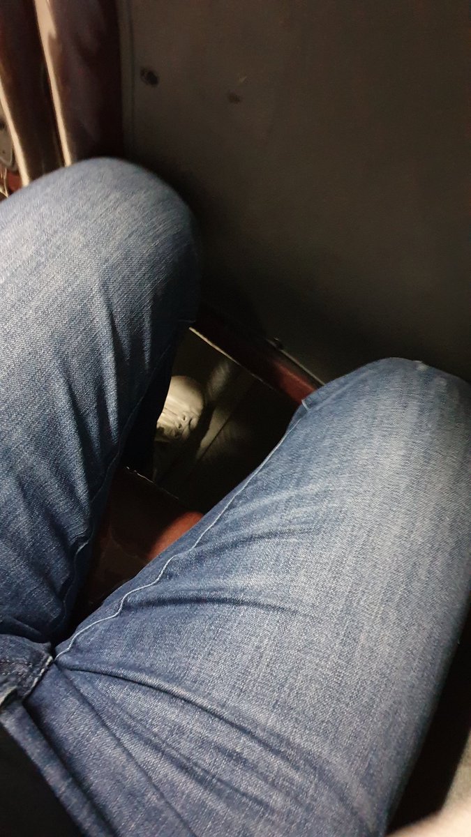 AlterBacoor's tweet photo. Kahapon, on my way to work.
5'8" ako. Pano pa yung mas matangkad sa akin? Uupo na ng pahalang? #commuterproblem #altercavite #alterbacoor #alter https://t.co/dR7HeoelJe