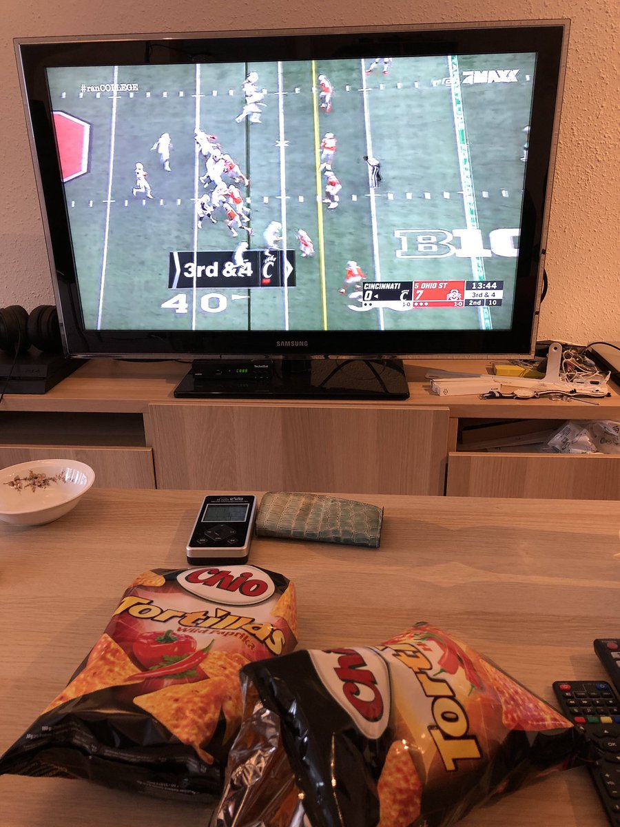 Le_Grand13's tweet photo. Endlich wieder Football 🏈 😀
Ich freue mich auf eine lange Saison.👍
#ranCollege #ran #rannfl #Football #chio #chiochips https://t.co/g9c5BChEnN