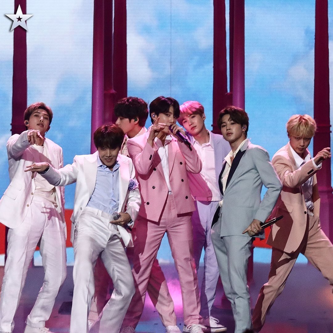 julesdorian1's tweet photo. vote for song of the year 

#PCAs #TheMusicVideo #BoyWithLuv @BTS_twt https://t.co/OTp0ELJB20