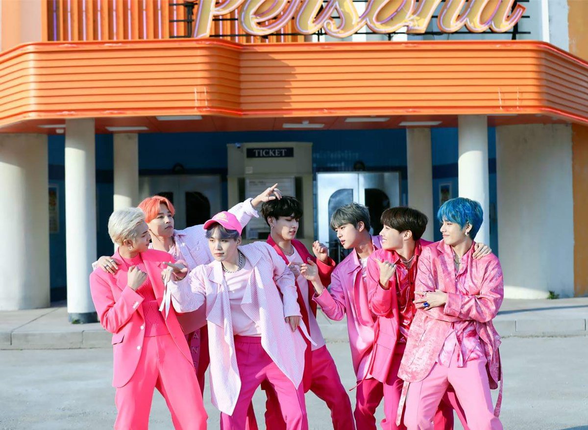 julesdorian1's tweet photo. vote for song of the year 

#PCAs #TheMusicVideo #BoyWithLuv @BTS_twt https://t.co/OTp0ELJB20