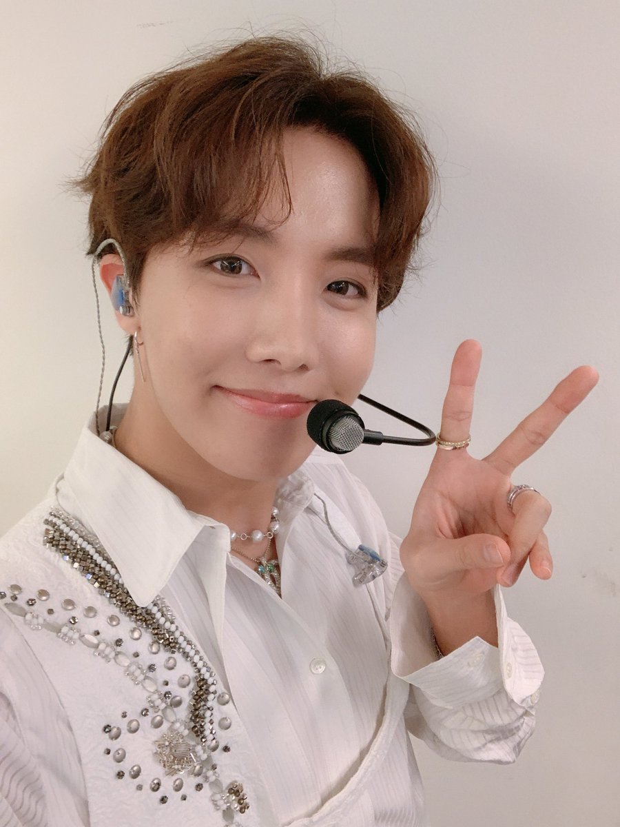 julesdorian1's tweet photo. well deserved. i'm so proud of him #Jhope2M_Spotify https://t.co/3rxSOvKAa0