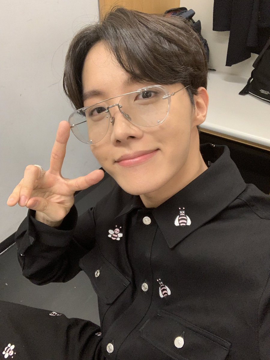 julesdorian1's tweet photo. well deserved. i'm so proud of him #Jhope2M_Spotify https://t.co/3rxSOvKAa0