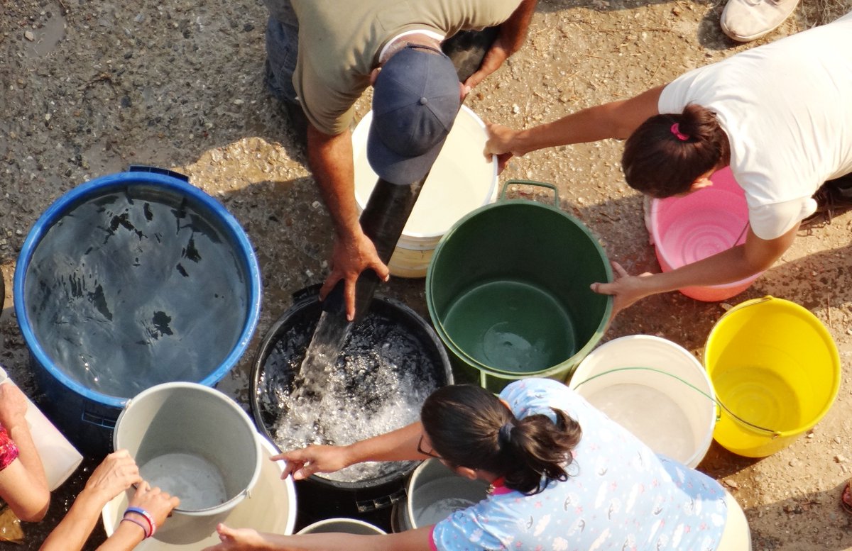 GuardianCatolic's tweet photo. #7Sep #Urgente La falta de agua en #Guarenas es grave, pero la incapacidad del alcalde #LuisFigueroa es peor 

Ya basta de someter a la gente con la #CajaClap #ComidaPodrida #CarnetdelaPatria, el Miserable  #BonoEspecialComplementario #SinLuz y #SinAgua 

https://t.co/7BVvgS8Fif https://t.co/9LahztRZYF