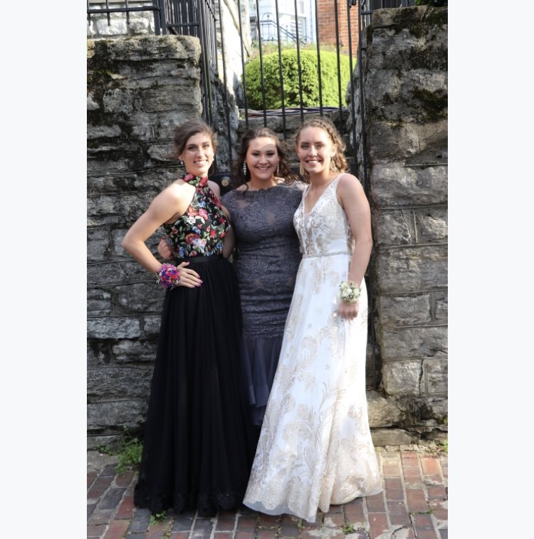faith_alford1's tweet photo. Happy Birthday Brooke! 💜💜 https://t.co/bnEmmUnvQo