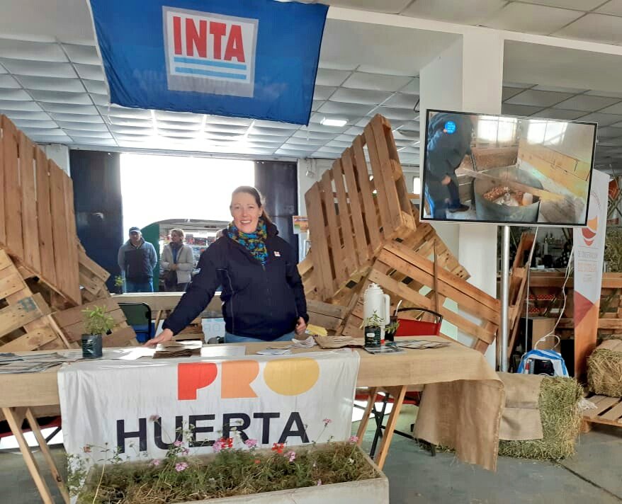 IntaCordoba's tweet photo. Con el equipo de la AER Río Cuarto estamos en la #ExpoRuralRio4 en el espacio #Fericambio
Te esperamos en la expo de la @sruralriocuarto para compartir saberes y conocimientos, intercambio y venta de productos de Agric. Familiar de @prohuerta @intaargentina y @SaludyDSocialAr https://t.co/nkF4hyAapI