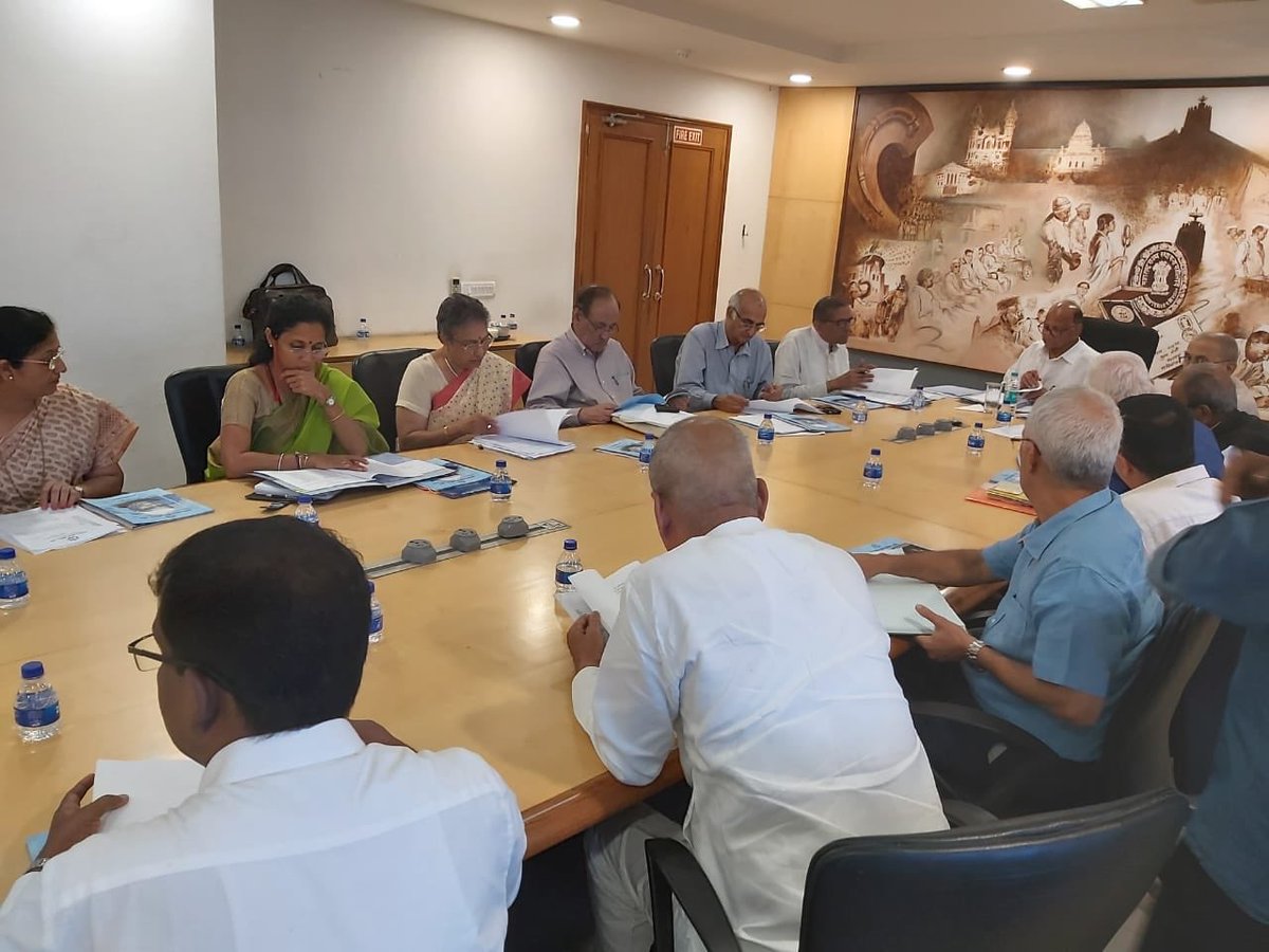supriya_sule's tweet photo. Attended @YCPMumbai - Trustee and Executive Council Meeting in the presence of Hon.@PawarSpeaks Saheb. https://t.co/6oBmmuOrqm