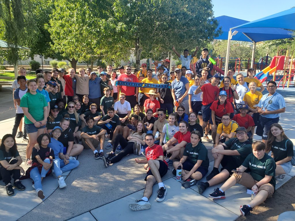 ElectricCoLV's tweet photo. Great turn out to clean Rotary Park! Special thanks to @getoutdoorsnv for hosting! #SupportForMore #VivaLights #LasVegas @LasVegasLocally @CityOfLasVegas @lightsfcnation
See yall at 4 for the tailgate! https://t.co/ydnrQbCTvM