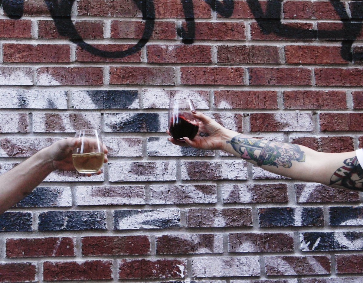 Share a few with friends, we got the bubbly, the pink stuff, the natural good good. #kingdough #kingdoughpizza #naturalwines #italianwines #californiawines