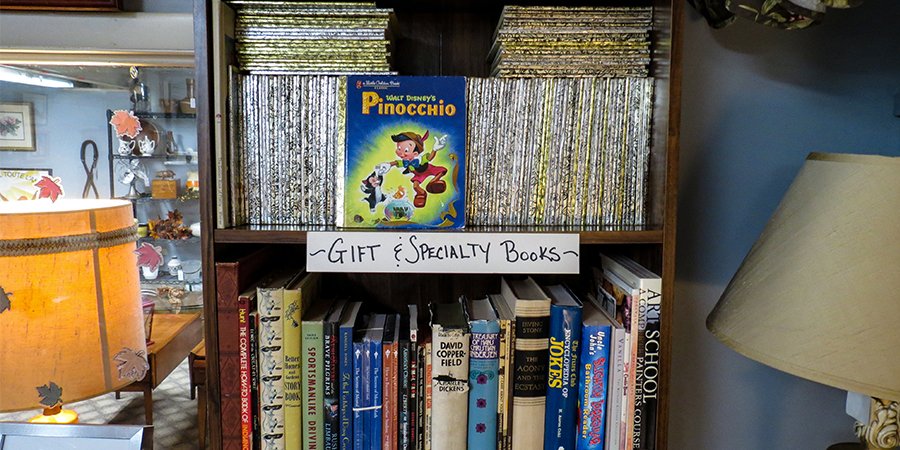 OldPicket's tweet photo. Was there a favorite book or book series that you liked to read as a kid?
#littlegolden #childrenbooks #literature https://t.co/l9uQaziWLf