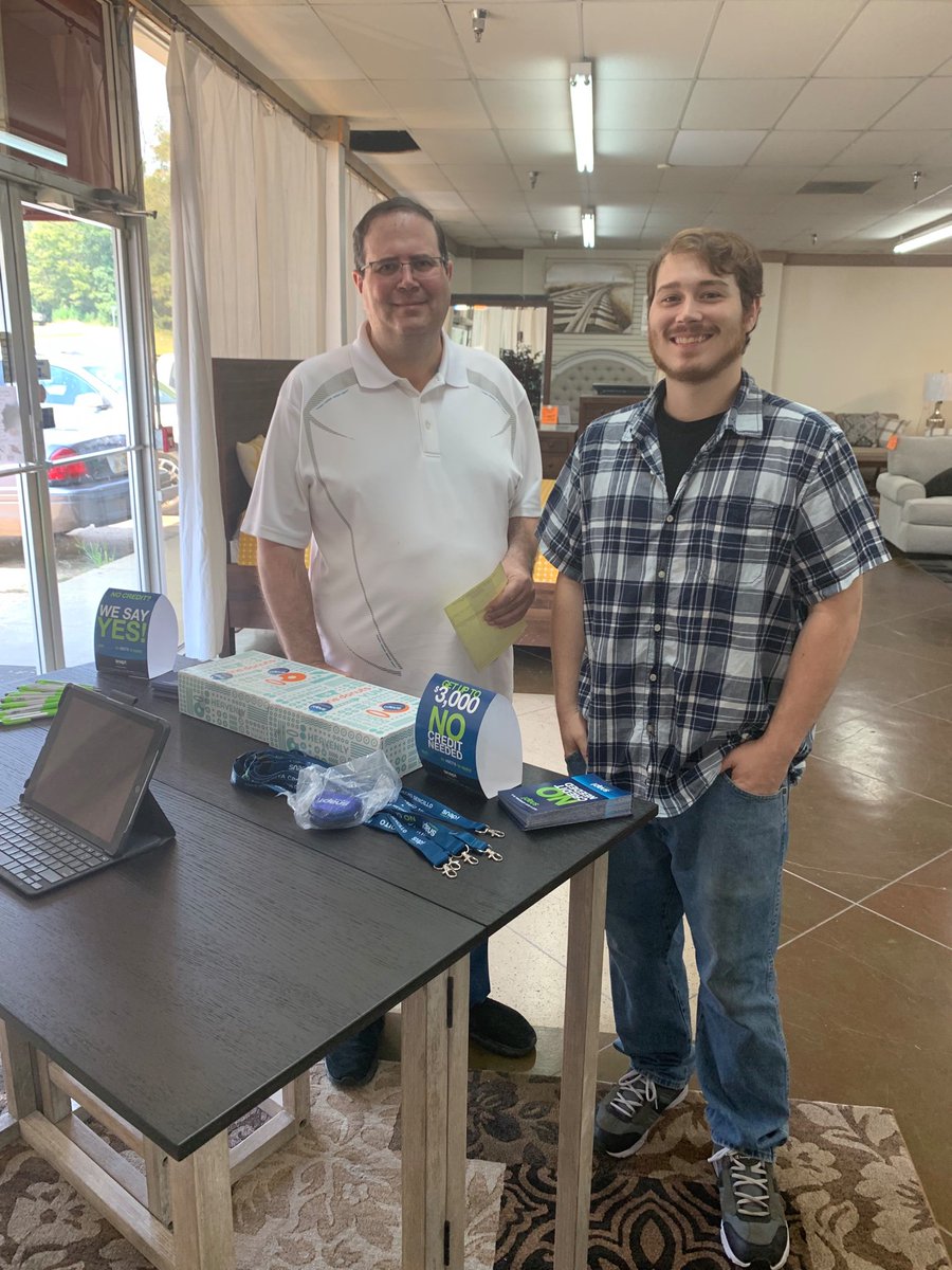 Ljones2S's tweet photo. Happy customers here at Jerry’s Furniture in Vicksburg MS! #SnapAngel in the building😇 https://t.co/49ClcSQZiB