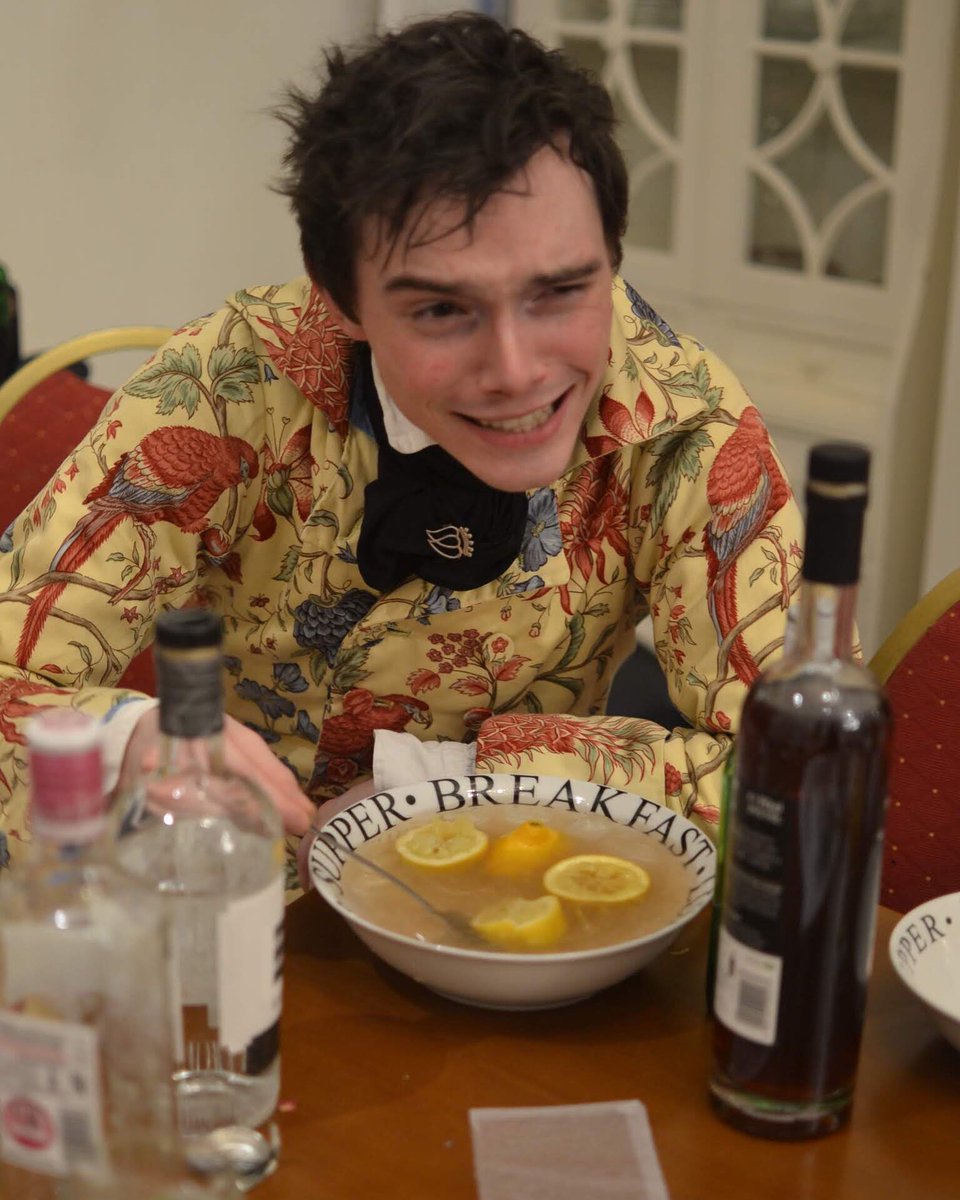 zackpinsent's tweet photo. We have only one body and one skin our whole lives, so why not be happiest in it. In #bespoke there’s no such thing as standard, normal or sizes, you are only ever ‘you sized’. So post your silly, unfiltered and genuine selves and tag me and #silly7th.
#bodypositive https://t.co/ChqwUQrYhA