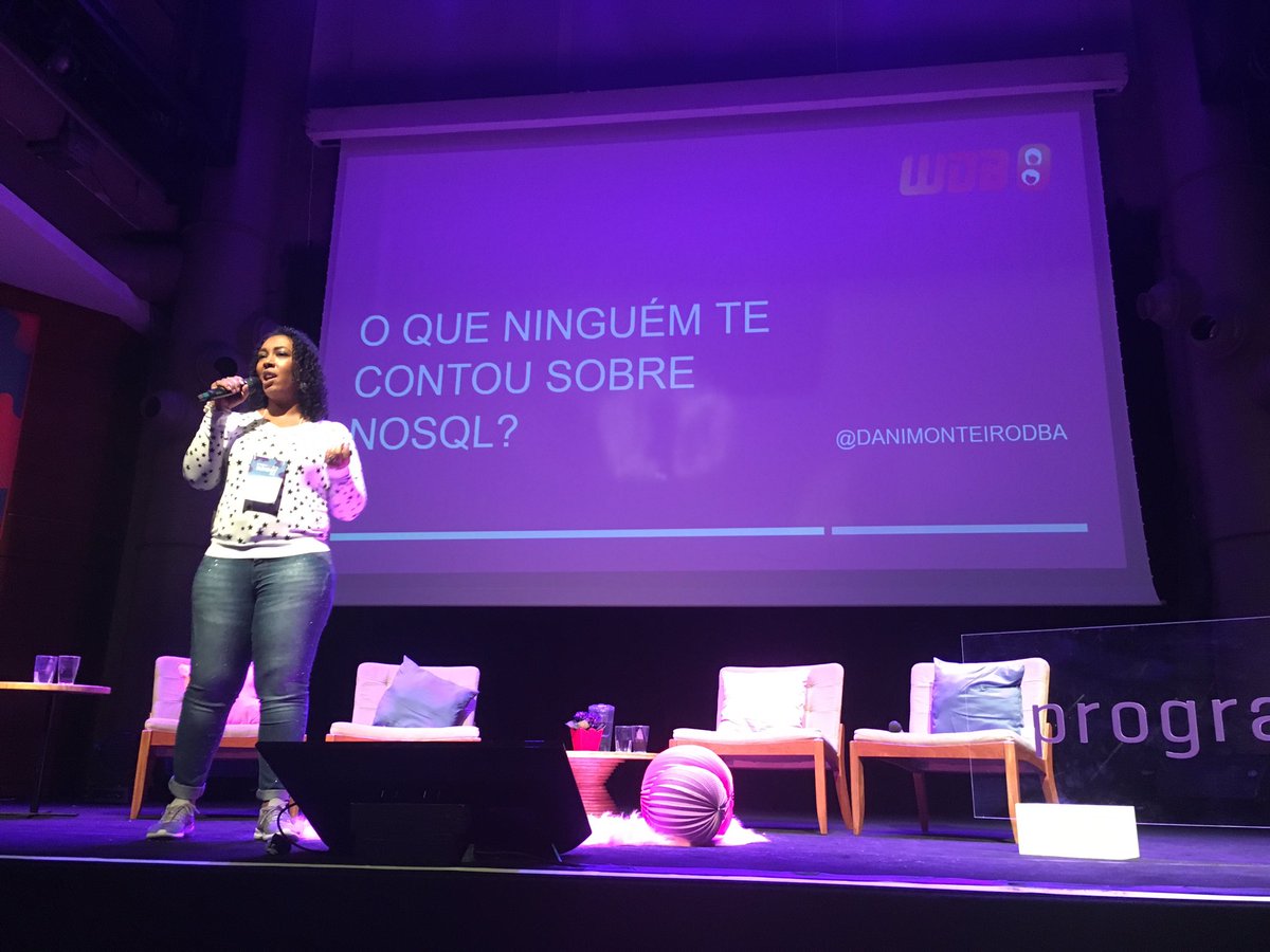 LetticiaNicoli's tweet image. 🎉 @DaniMonteiroDBA falando sobre NoSQL, maravilhosa! #programariasummit