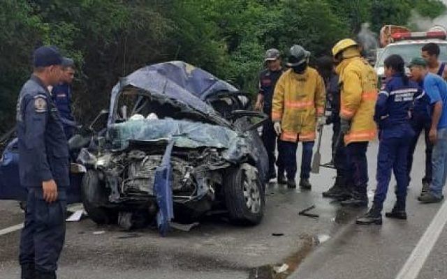 la_patilla's tweet photo. Reconocida diseñadora de modas y su familia mueren en trágico accidente en Anzoátegui https://t.co/o8agJori8K https://t.co/K2nsLbd9y3