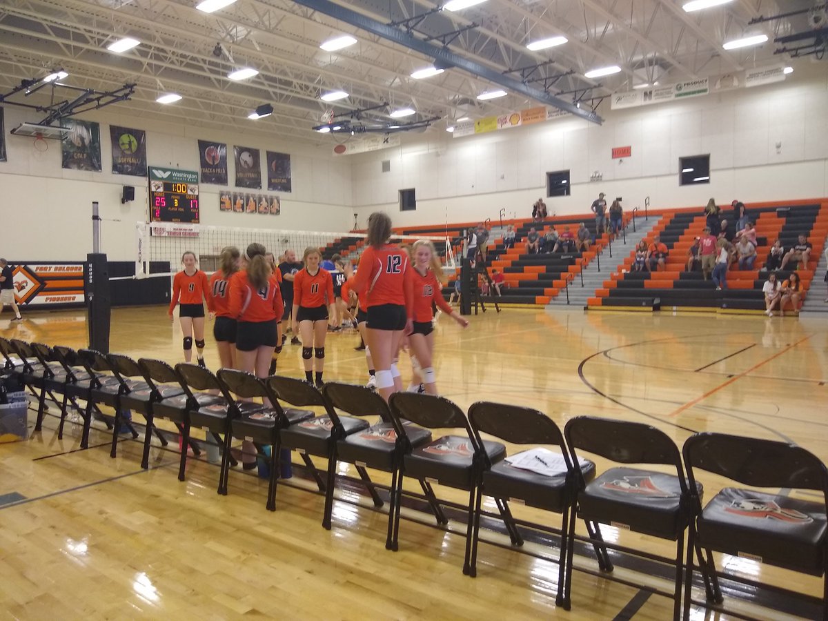 EntPubSports's tweet photo. Fort Calhoun tops Logan View 2-1 with a 25-17 third set. The Pioneers finish their home tournament 2-0 and they are 3-1 overall. #nebpreps https://t.co/7DbfeewDxr