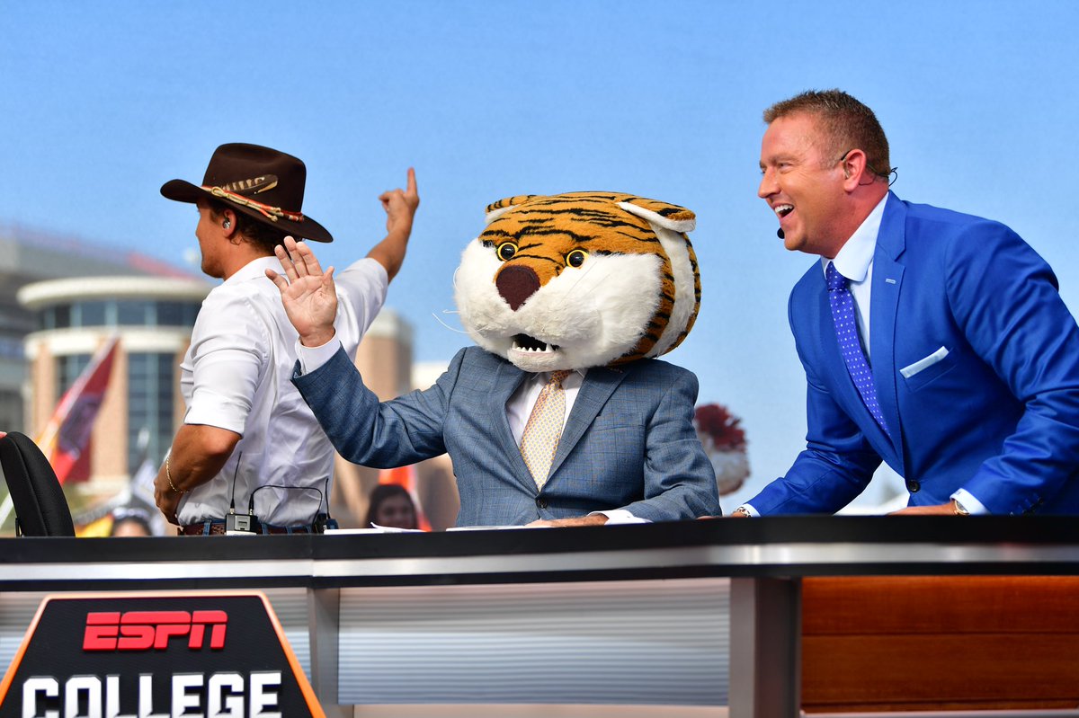 LSUfootball's tweet photo. Mike The Tiger >> https://t.co/RrM8yDbXPb