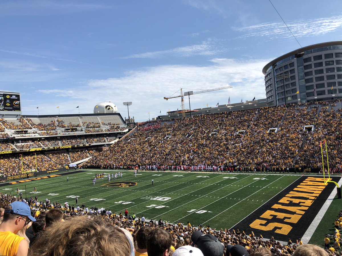 _garcia96's tweet photo. #FightForIowa 💛🖤 https://t.co/660F7h0RFU