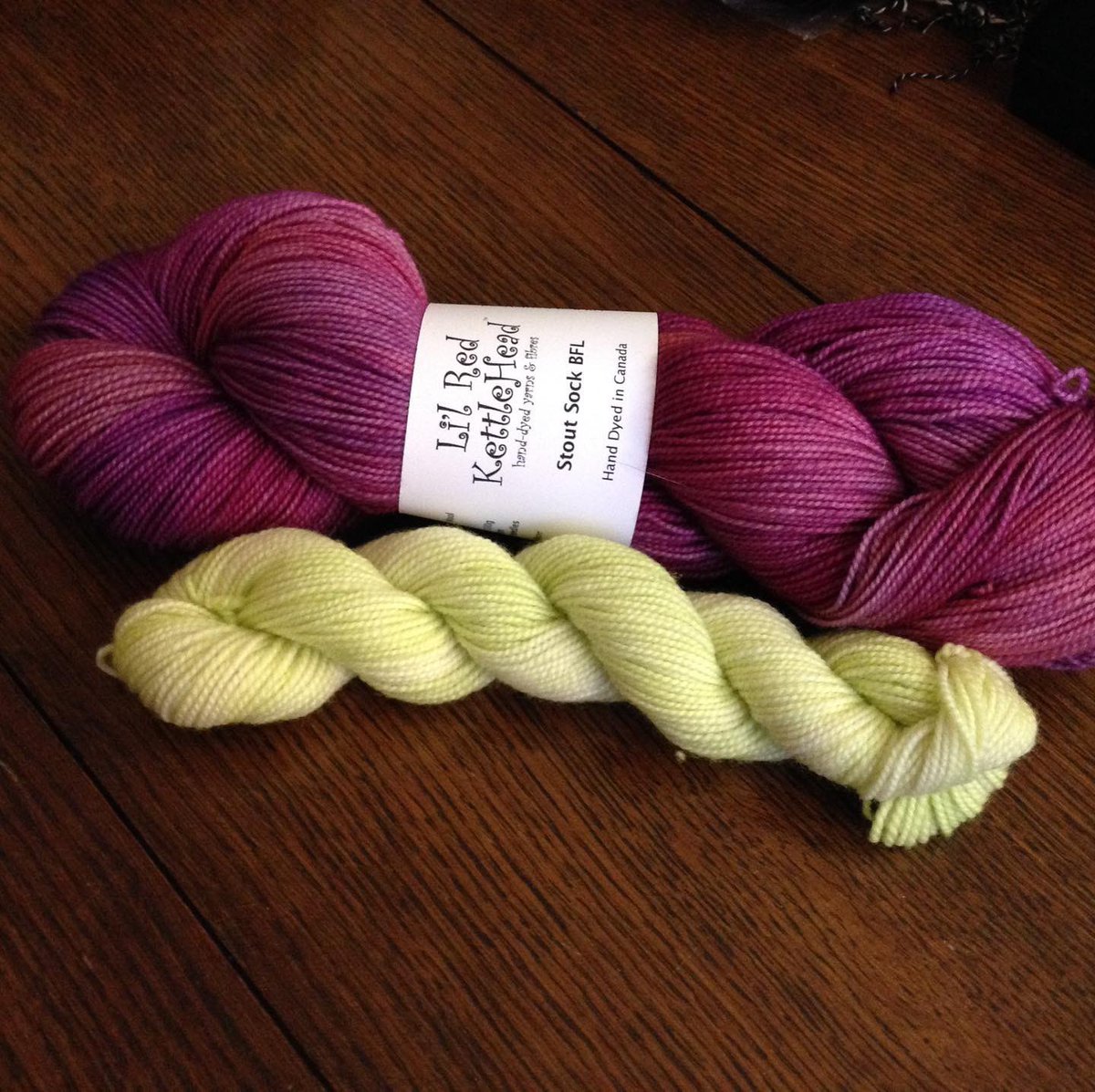 LRKettleHead's tweet photo. My Stout Sock BFL is a 2ply, High-Twist cousin to my Fine Foot BFL with a 80/20 BFL/Nylon blend. Think "Creamy", just like your favourite Stout beer! Available at my both at the KW Knitters Fair, Sept 14th!  @KWKnittersGuild #kwknittersfair2019 #lrkh #lilredkettlehead #lrkhyarns https://t.co/3upFHP5vpM