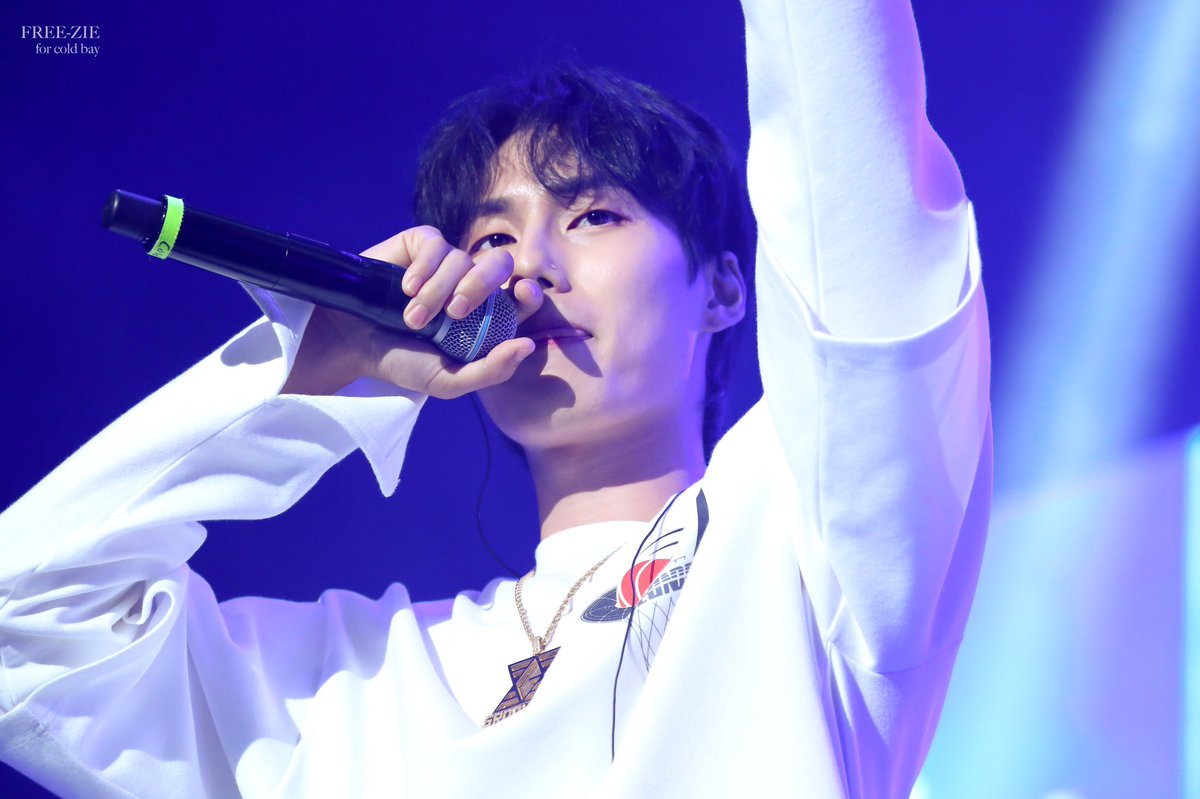 FREEZIE_707's tweet photo. 190728 그루블린 런칭파티 
[#ColdBay]
@GROOVL1N_GTCK 
.
콜베님 보고싶어요ㅠㅠㅠ

#GROOVL1N #Cold_Bay #콜드베이
#LAUNCHINGPARTY 
#망가짐
#Run_To_Midnight
#Show_Me_Your_Love
#One_Night_Stand https://t.co/n6y9qQPbjU