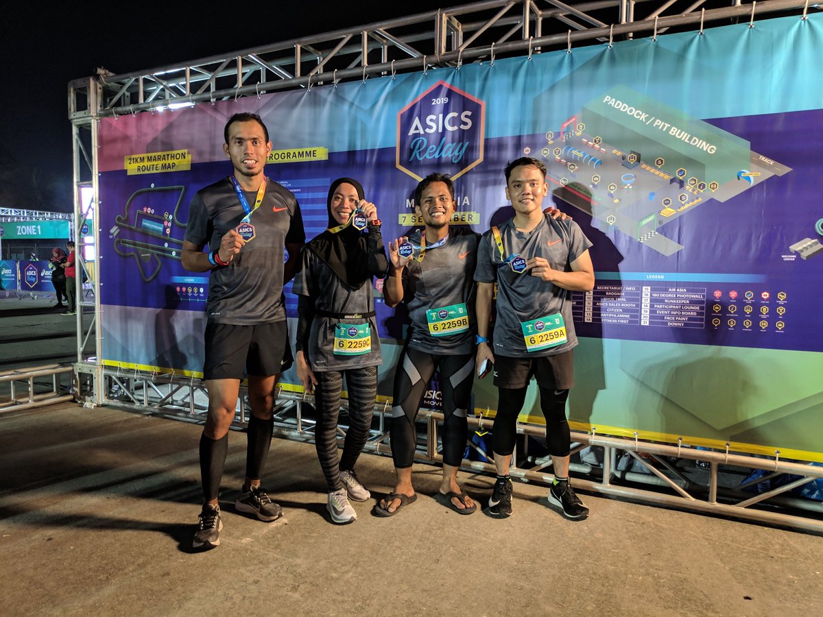 radhiozil's tweet photo. Alhamdulillah, finally sub24 for 5k.
Nyaris side stitch last 200m 😂. Congrats also team #ranjaurunners overall timing kira cun sangat, 1:39:32.
#ASICSRelayMY #ASICSRELAY2019 https://t.co/ufnisWO4MY