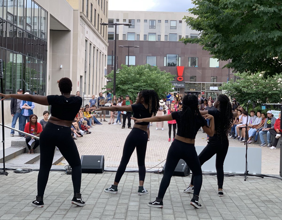 LivingAtCornell's tweet photo. CU Downtown? We’re here until 5pm with live music, free donuts and cider, Cornell Dairy ice cream samples, and special offers all over the Commons! #CornellWelcome #CUDowntown https://t.co/3GfrIyTyn5