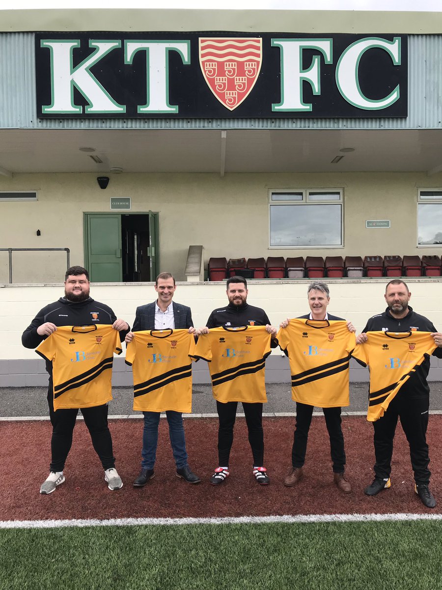 KeynshamTownRes's tweet photo. Fantastic to see our kit sponsors @JBdentures down watching the boys win today! https://t.co/7tkKqYGBo3
