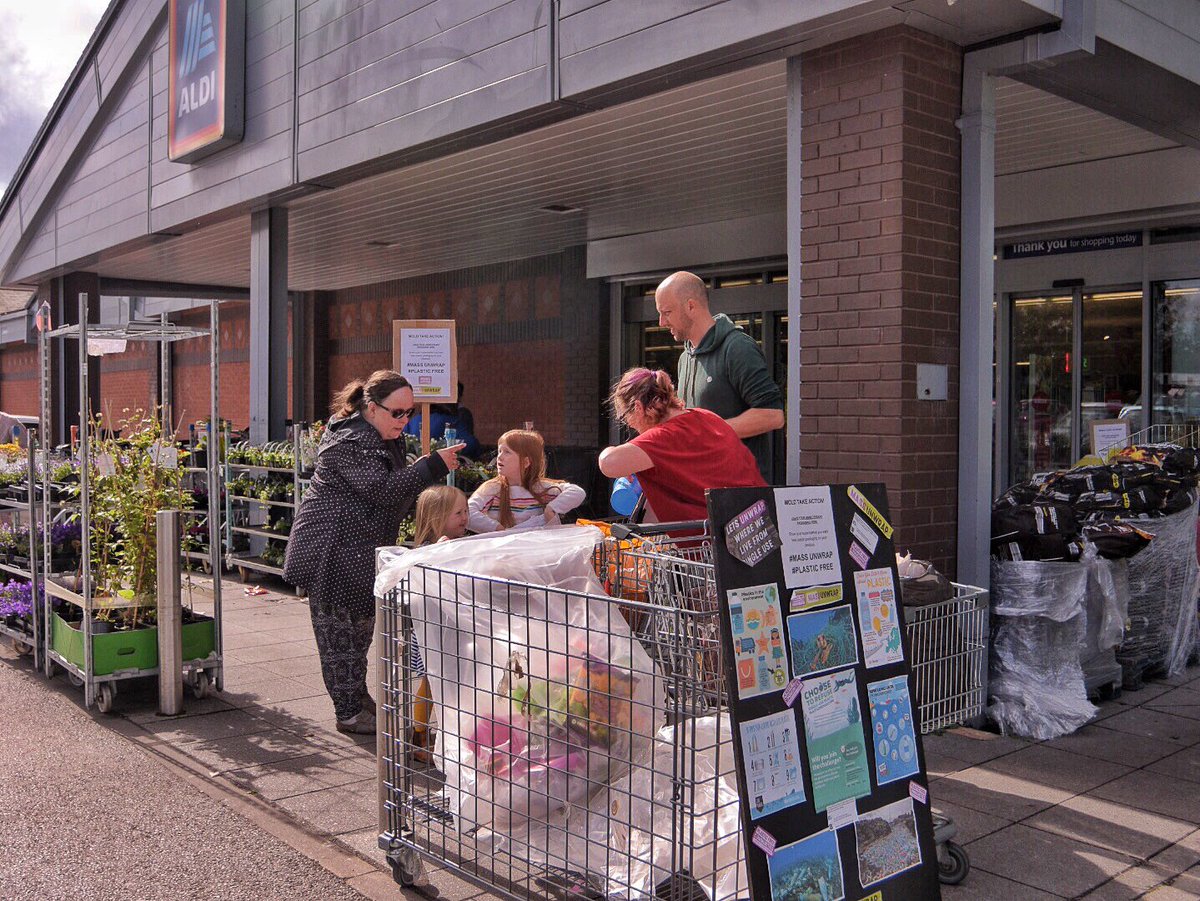 me_images's tweet photo. @MoldReduction at #Aldi today in #Mold #plasticreductionmold #plasticreduction #moldplasticreduction #moldreduction #massunwrap https://t.co/LJAp0eNRkp