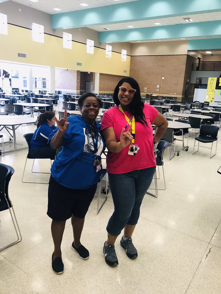 ChavezHS_HISD's tweet photo. We may haved wrapped up for the day but the work continues until we bring every #gradwithinreach in. #AimForExcellence #LobosLeadTheWay #GoingForTheGold @HISDEastArea @Ponce_East 🐺 https://t.co/i2nQIEdB2i