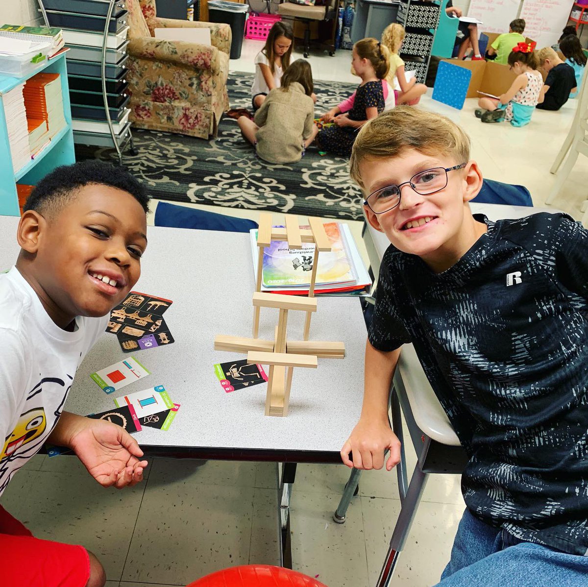 dnwestmoreland's tweet photo. Free station Friday #choiceinlearning #handson #lespatriots #teamdcs https://t.co/MBec5iQUUa