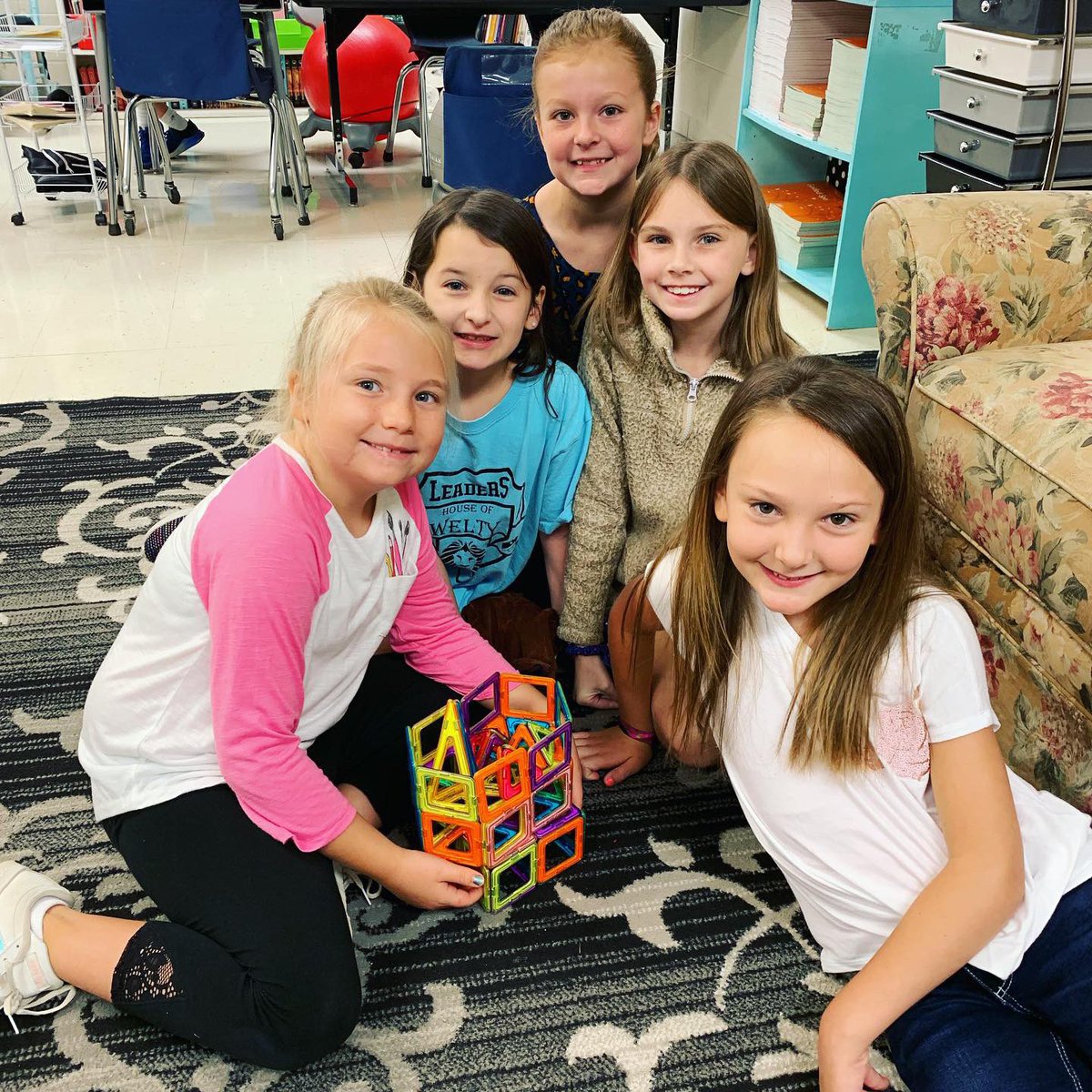 dnwestmoreland's tweet photo. Free station Friday #choiceinlearning #handson #lespatriots #teamdcs https://t.co/MBec5iQUUa