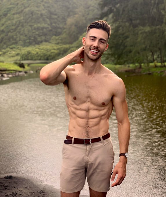 Idk why the Jurassic Park theme was stuck in my head the entire time I was in Hawaii. 🦖 https://t.co