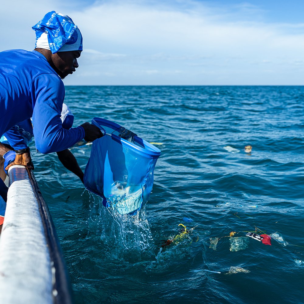 4ocean's tweet photo. 4ocean Haiti is spending their day cleaning the ocean and coastlines. What are you doing for the environment this weekend? https://t.co/JkWzo7J2pm