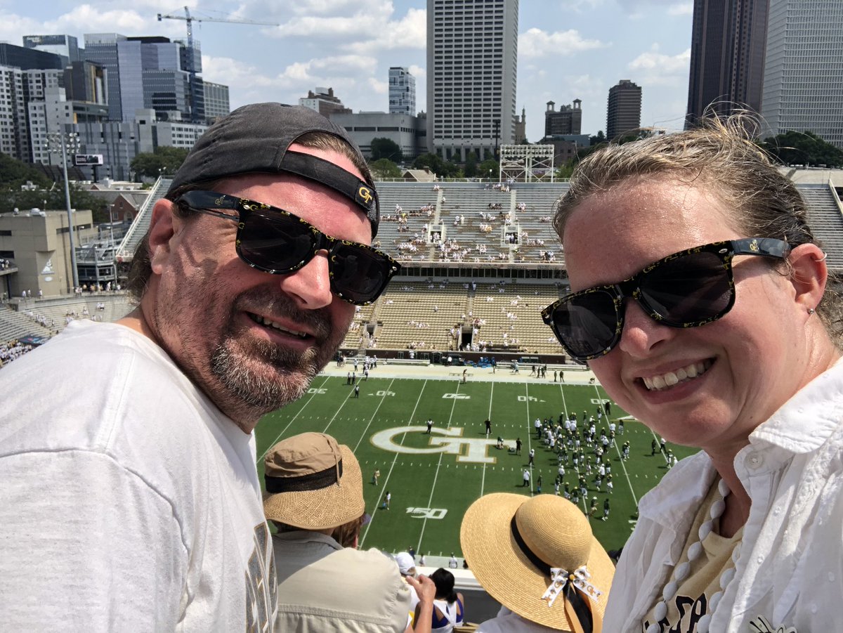 fundapmom's tweet photo. #TogetherWeSwarm #GTWhiteOut #404theCULTURE #USFvsGT https://t.co/WTbkuJBrI6
