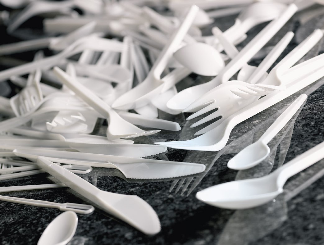!! A FANTASIC END to PLASTIC !!
This week #EuropeanUnion lawmakers voted 571 to 53 in favor of a complete ban on 10 single-use plastics including straws, cutlery, and coffee stirrers.  PROGRESS for #SDGs