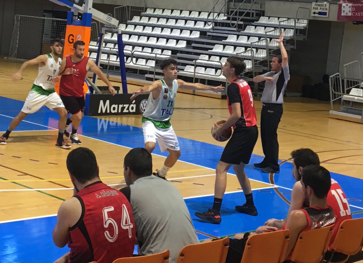 Primer partido de pretemporada (Liga Valenciana) del ABA frente al potente junior A del TAU Castelló. Pese a las pocas sesiones de entrenamiento realizadas por los de Pascual Gavalday las bajas de jugadores, hemos advertido buenas sensaciones en la plantilla. A trabajar duro!!!
