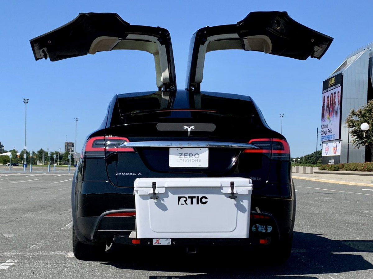 xrackus's tweet photo. Who’s ready for tailgating season? 
🍻 🥩 🏈 
#nationaltailgatingday
#cargocarriers #tesla #teslamodelx #modelx #cargocarrier  #hitchcargocarrier  #teslalife 
#coolerrack #zeroemmissions #rticcoolers #rtic #tailgate #tailgating #tailgatingchallenge #tailgater #tailgateparty https://t.co/Ty6BoOpCrB