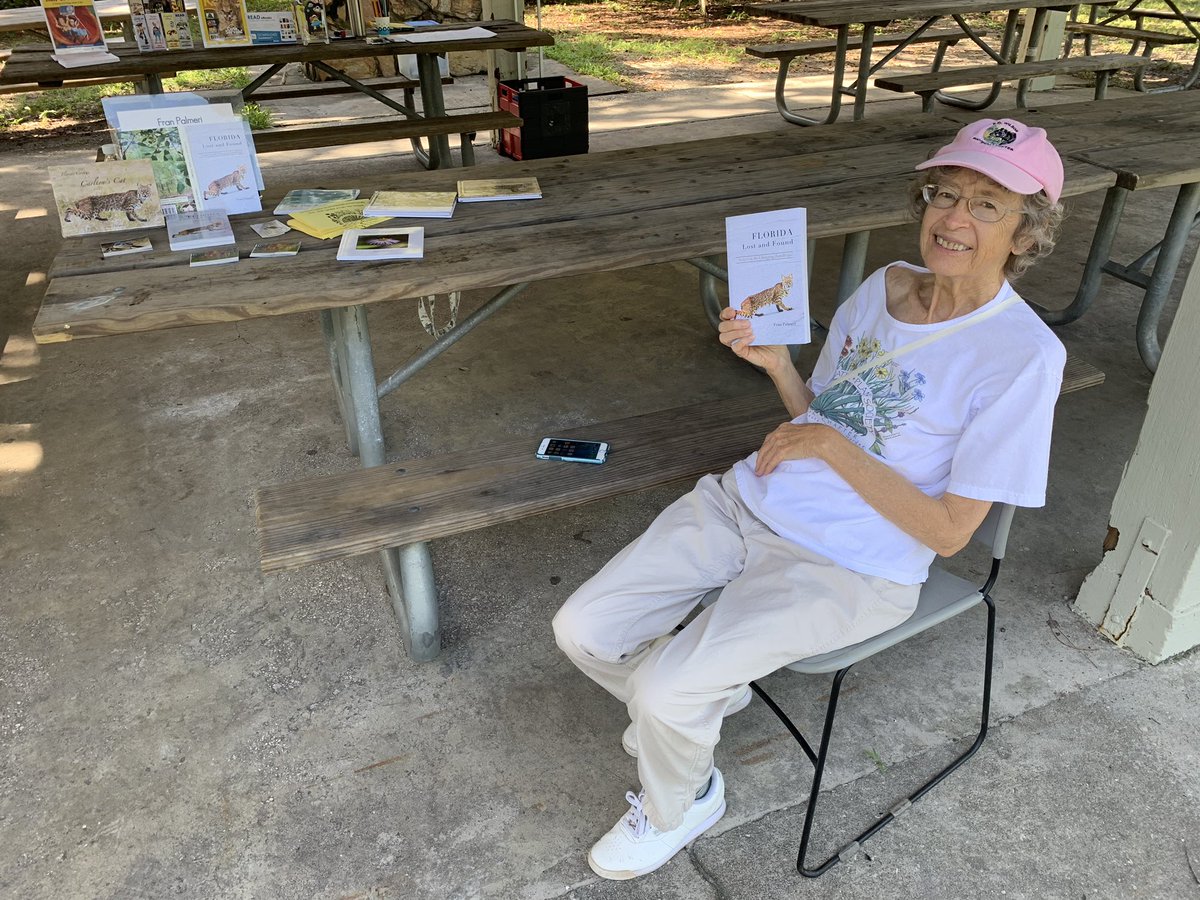 CarolinaLFranco's tweet photo. Wonderful morning...creative kids making bracelets and other cool figures with pipe cleaners; families enjoyed the scavenger hunt &amp; meeting author #FranPalmeri at the #LiteracyUnderTheOaks event at @OscarSchererSP. @SuncoastCGLR @joinvroom @ThePattersonFdn @LeerPara3ro @MITM_BFF https://t.co/dHplilhySG