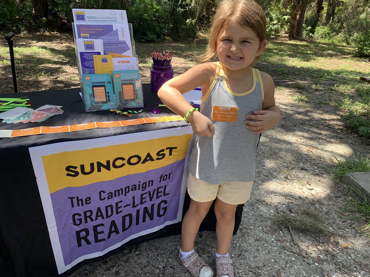 CarolinaLFranco's tweet photo. Wonderful morning...creative kids making bracelets and other cool figures with pipe cleaners; families enjoyed the scavenger hunt &amp; meeting author #FranPalmeri at the #LiteracyUnderTheOaks event at @OscarSchererSP. @SuncoastCGLR @joinvroom @ThePattersonFdn @LeerPara3ro @MITM_BFF https://t.co/dHplilhySG