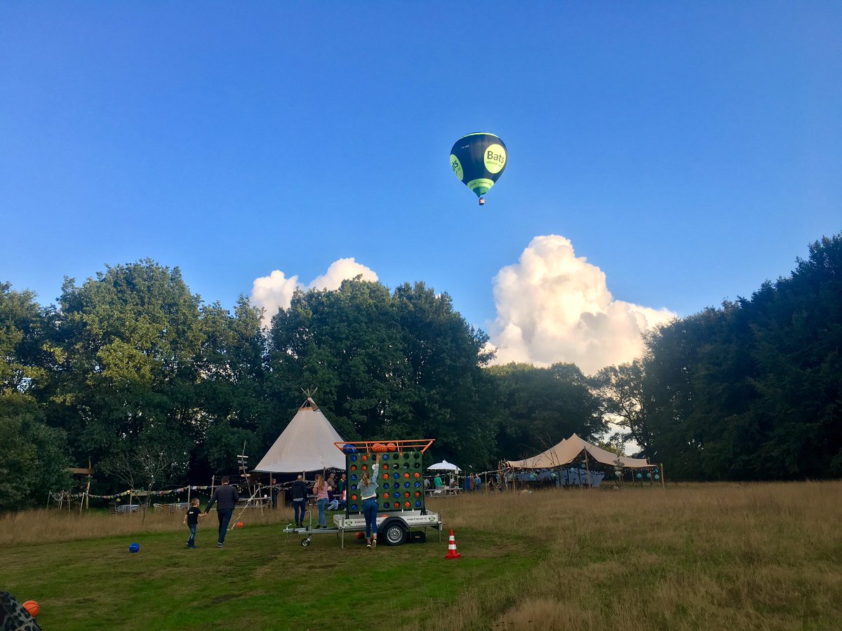 OutdoorPointNL's tweet photo. Daar gaat hij! De #BatsBallon bij #Puurbeleven @batsuitzendbur  @IkeAirBallonvaarten #Frederiksoord #Drenthe https://t.co/fmypESLFo8