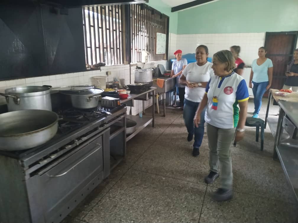 salainass's tweet photo. #InassAlDía
Hoy la presidenta del INASS @gladysrequena inspeccionó las instalaciones del CSSR Dr Manuel Araujo ubicado en el estado Portuguesa, para continúar garantizando el bienestar de los adultos y adultas mayores
#VenezuelaRevoluciónSocial
@NicolasMaduro @DPresidencia https://t.co/aXwFGGFTeC