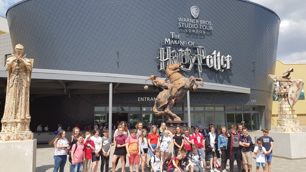 SJBAberdareEng's tweet photo. Some great pictures of our trip to Warner Bros studios at the end of 18-19 school year. #youreawizardharry #schooltrip #funday2019 https://t.co/MPNcKyuu9d