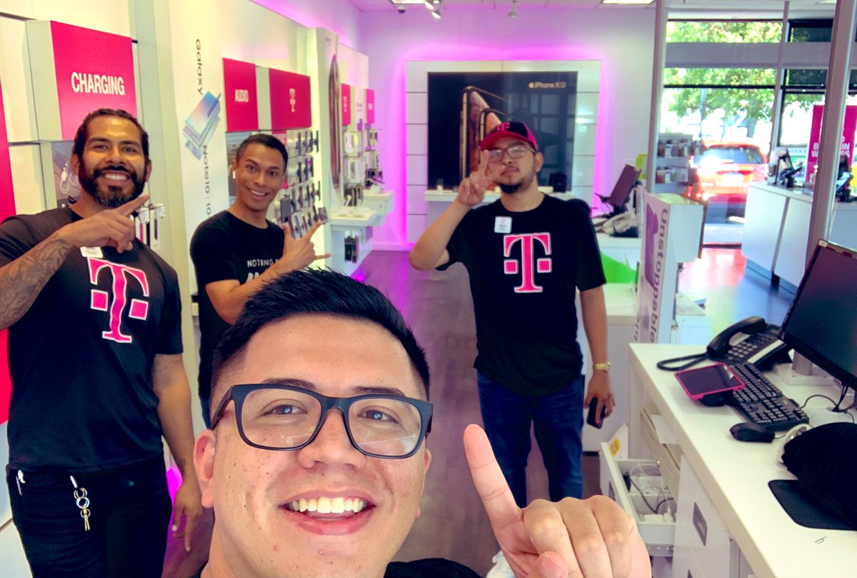 ASandovalWV's tweet photo. What an amazing week out with our SoCal team this week!! Always great when we come together and share best practices!! Iron sharpens iron! S/O to my OC North squad! Keep killing it! #WVIsThePlaceToBe #StayHungryLovetheHustle @BaarstadRod @FirestoneJosh @jszostek @WirelessVision https://t.co/jGr19TLXTq