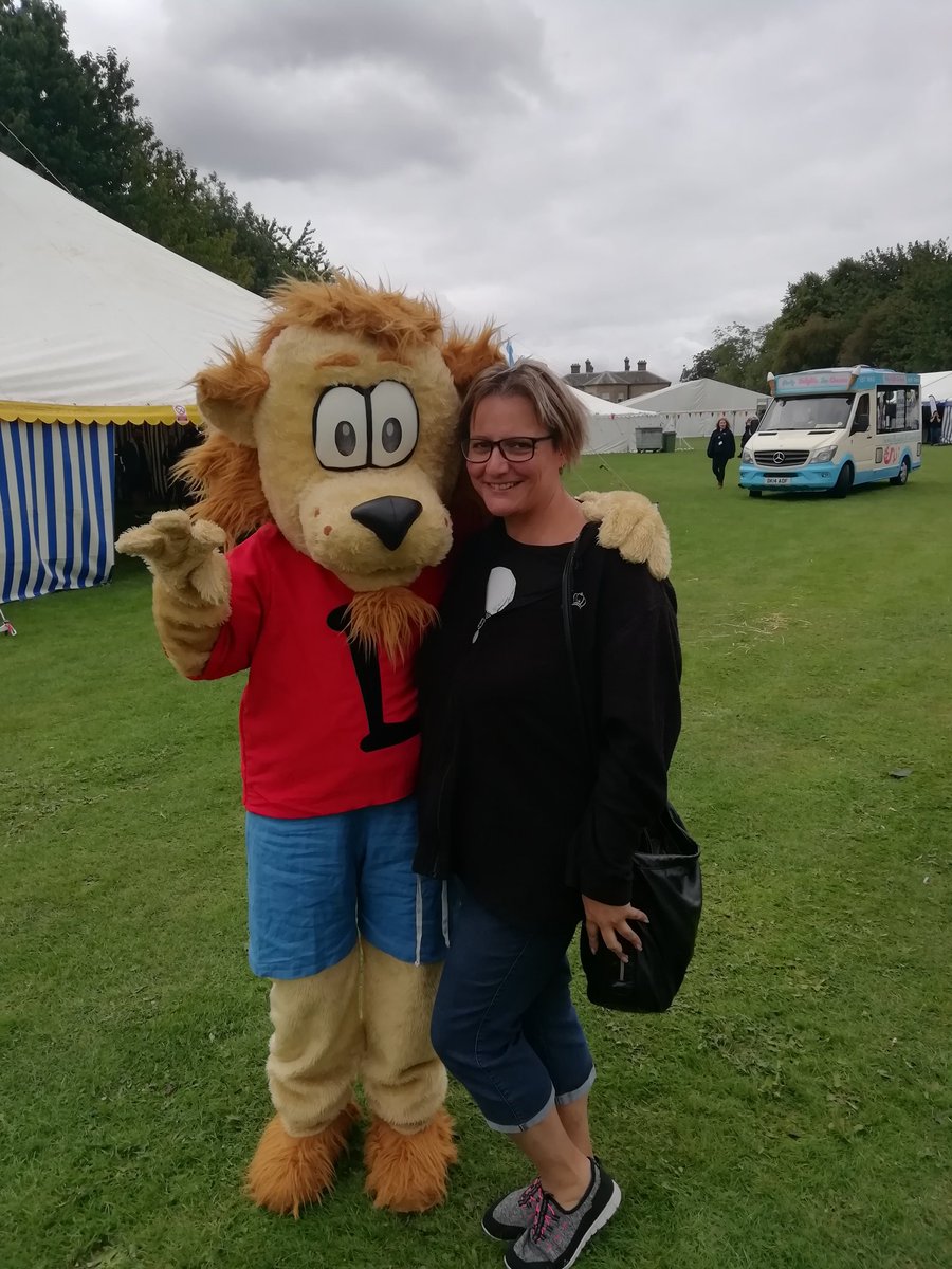SarahRotherFed's tweet photo. Got my picture with Leo the Onlion #digitaltechtent #rotherhamshow @helenFCSBarker @RMBCPress https://t.co/ng5k8uJ4TH