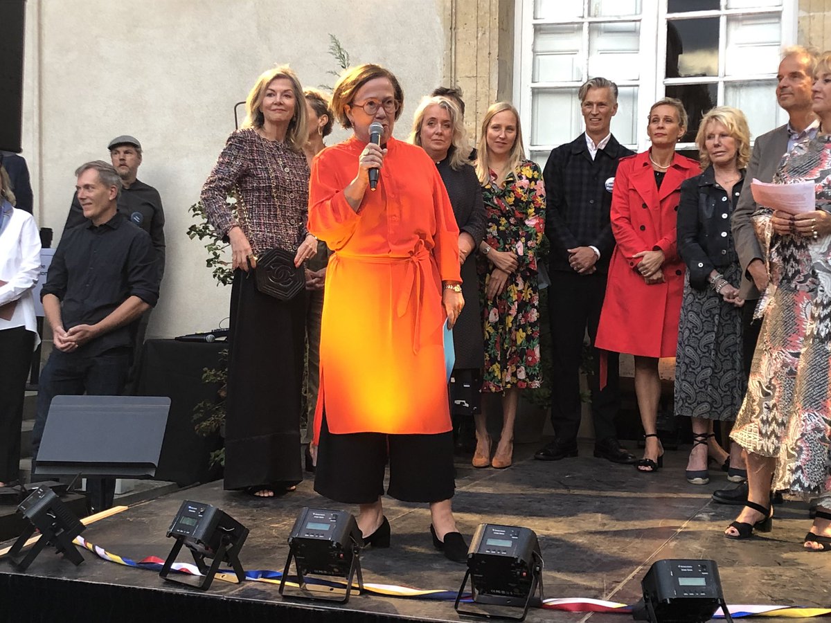 SuedeenFR's tweet photo. Ça y est - soirée d’inauguration de la saison #SwedishDesignMovesParis et ses deux expositions #Designprocesser et #Hemx6 à @institutsuedois! Du 08.09 au 27.10, venez découvrir le design suédois sous toutes les coutures 🇸🇪 https://t.co/AlIykTSUov