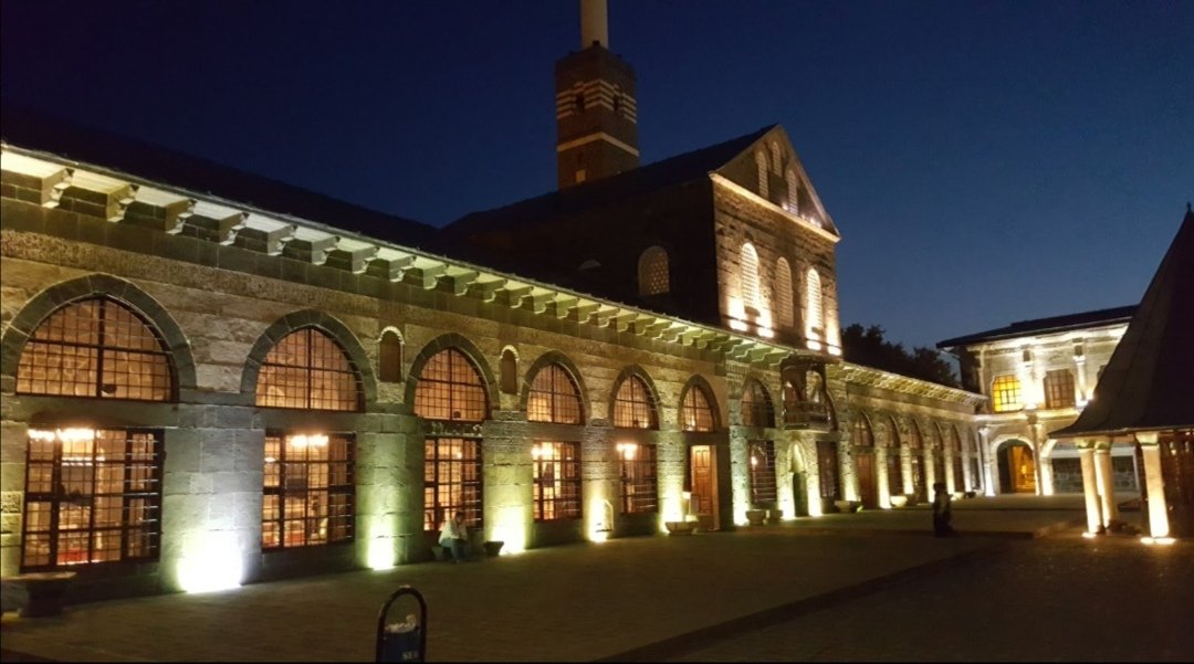 yilmaz_cebe's tweet photo. Yarın sabah namazında buradayız... Diyarbakır Ulu Camii. @Cihannumader
#cihannumader
#ÇocuklarlaSabahNamazı https://t.co/V950PpedtD