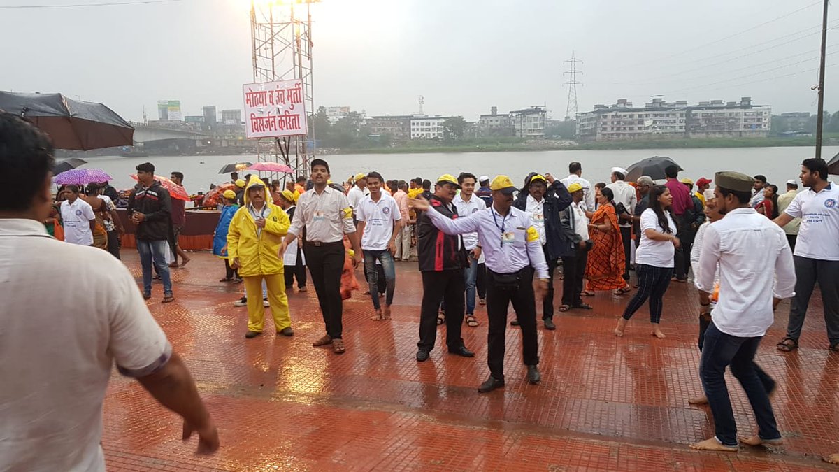 aniruddhasadm's tweet image. Nearly 1500 #DMVs of @AniruddhasADM across 48 locations in and around #Mumbai region assisted Police Authorities in managing #GaneshVisarjan Processions in a disciplined way.