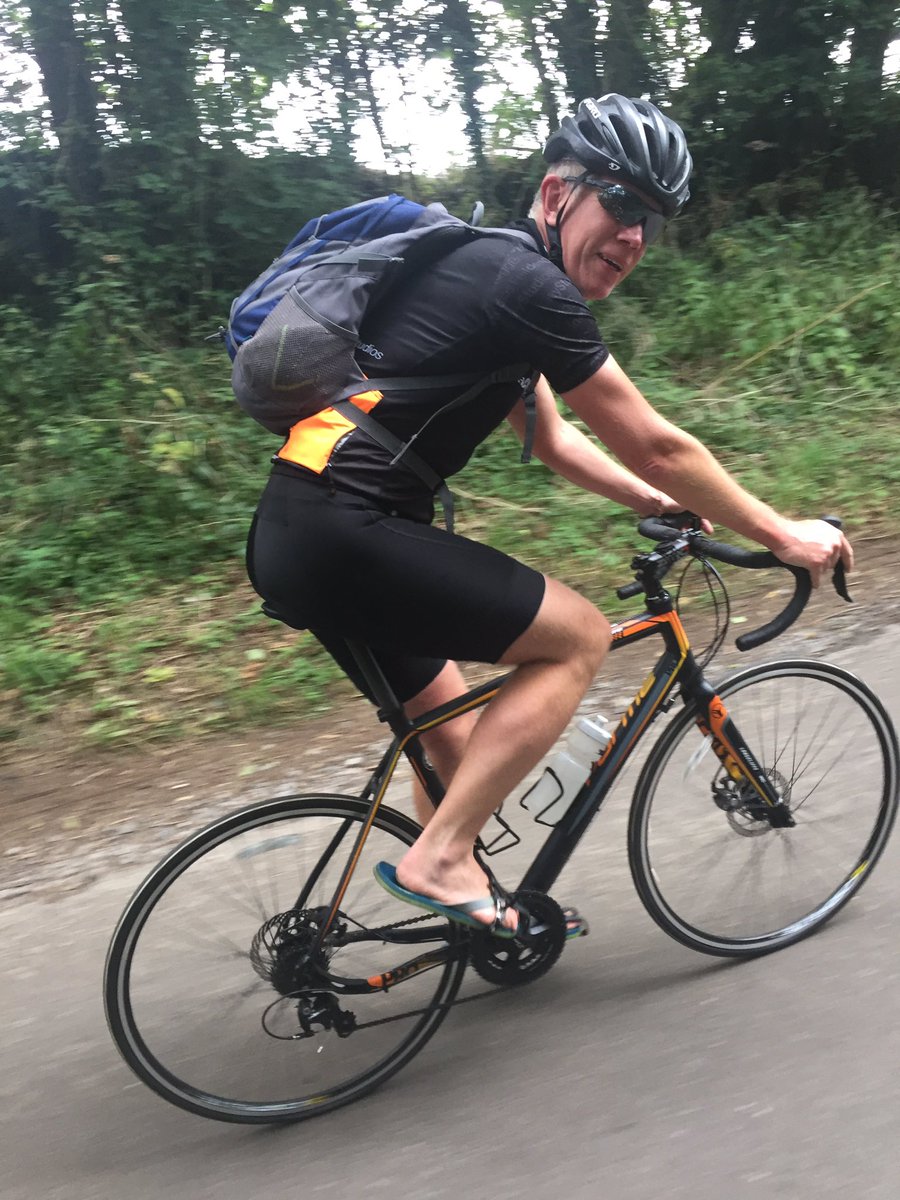 simonjmcarter's tweet photo. Great first day on the FCB Studios Bath to London ride.  Highlights included porridge and flip flops. #fcbstudios #o2o https://t.co/V6pTk4swxH